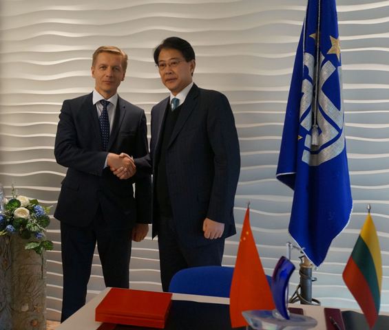 Pasirašyti memorandumai su „China Merchants Group”